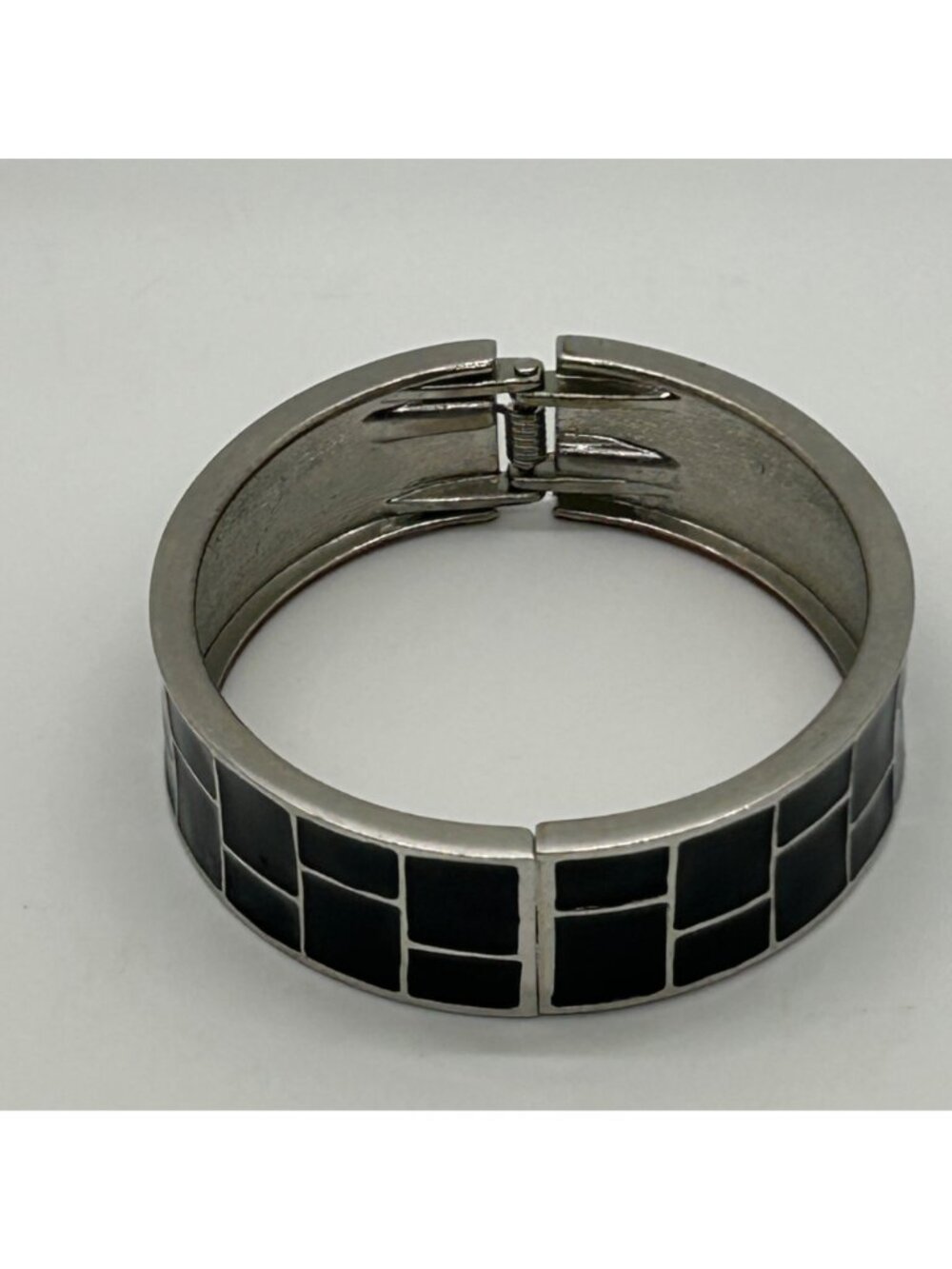 Vintage Modernist Silver-Tone Hinged Bangle With Black Enamel Geometric Inlay - Picture 3 of 9